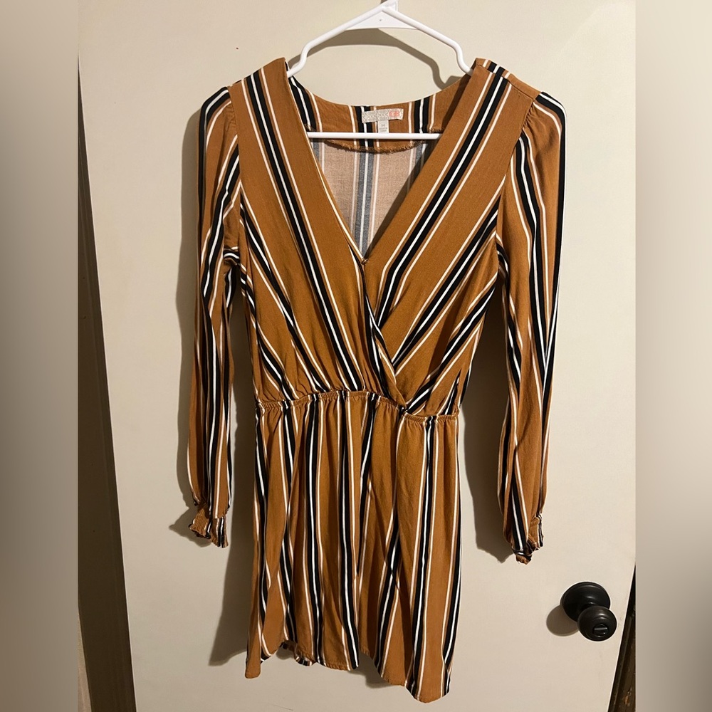 ⚡️ Gianni Bini mustard and b&w stripe long sleeve dress